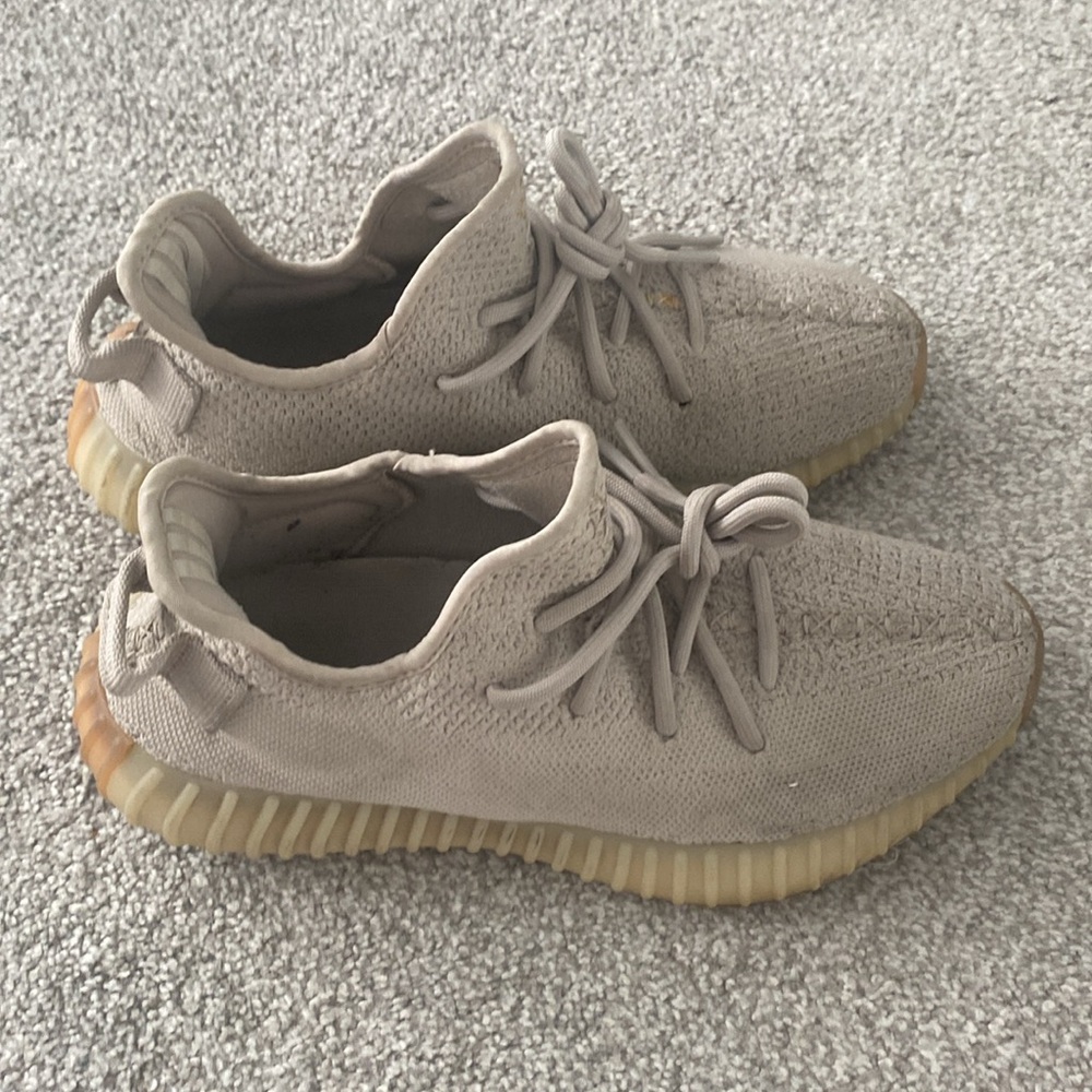 Yeezy - Picture 2 of 5